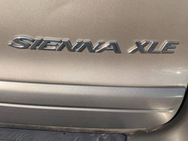 2002 Toyota Sienna - Image 5
