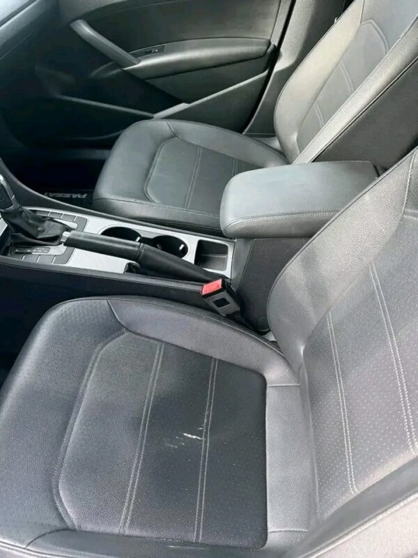 2014 Volkswagen Passat SE - Image 3
