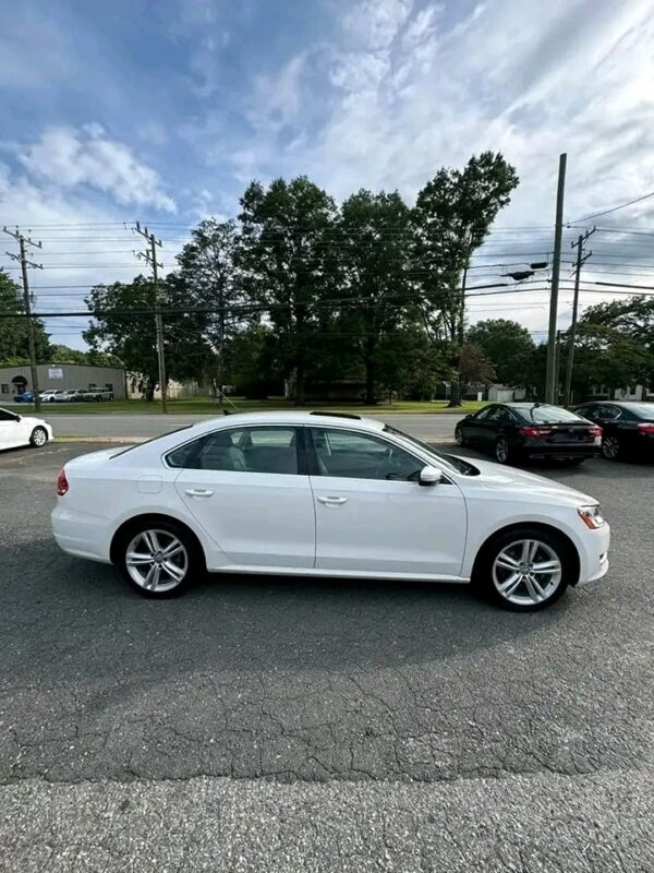 2014 Volkswagen Passat SE - Image 4