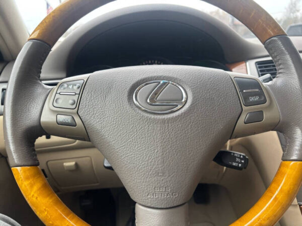 2006 Lexus ES 330 4dr Sedan  •  145,605 miles - Image 13