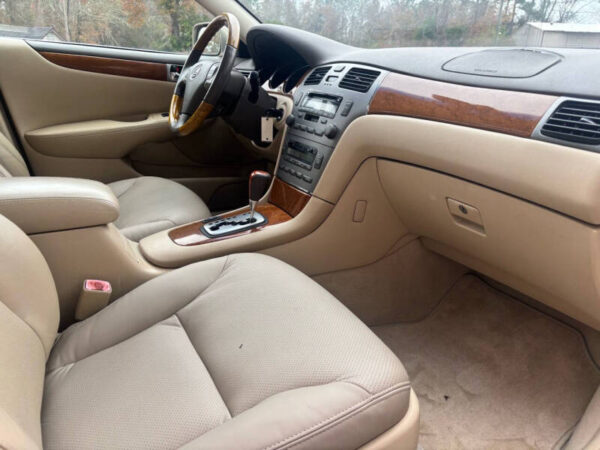 2006 Lexus ES 330 4dr Sedan  •  145,605 miles - Image 9