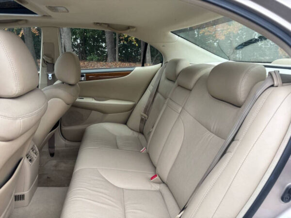 2006 Lexus ES 330 4dr Sedan  •  145,605 miles - Image 7
