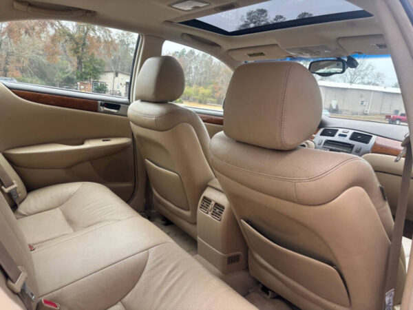 2006 Lexus ES 330 4dr Sedan  •  145,605 miles - Image 5