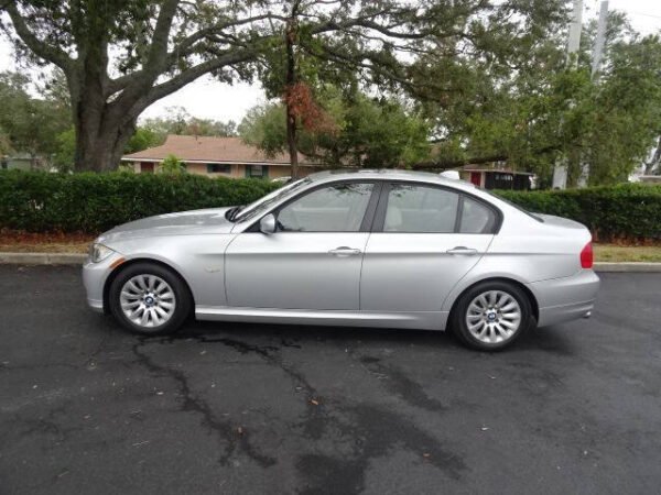 2009 BMW 3 Series 328i 4dr Sedan  •  34,983 miles - Image 18