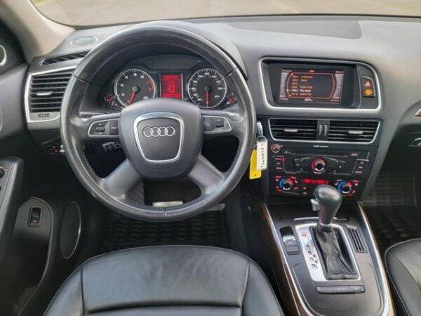 2010 Audi Q5 AWD 3.2 quattro Premium Plus 4dr SUV  •  122,775 miles - Image 12