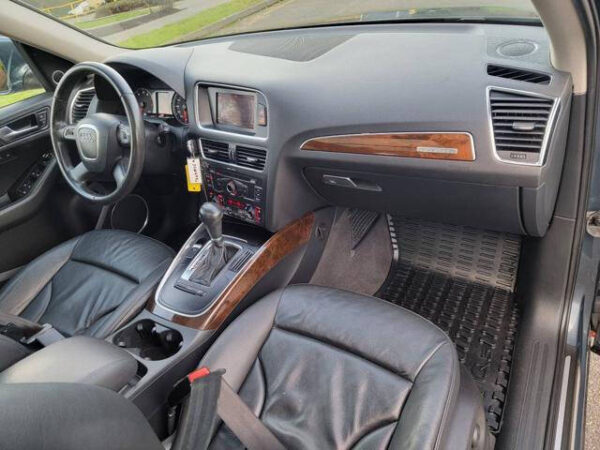 2010 Audi Q5 AWD 3.2 quattro Premium Plus 4dr SUV  •  122,775 miles - Image 18