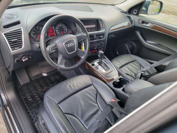 2010 Audi Q5 AWD 3.2 quattro Premium Plus 4dr SUV  •  122,775 miles - Image 10