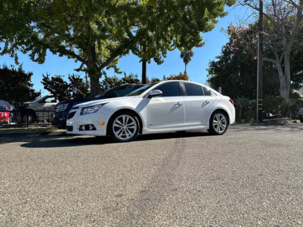 2014 Chevrolet Cruze - Image 2
