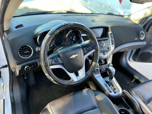 2014 Chevrolet Cruze - Image 11
