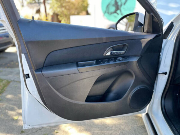 2014 Chevrolet Cruze - Image 9