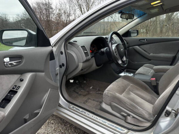 2007 Nissan Altima 2.5 4dr Sedan  •  151,751 miles - Image 5
