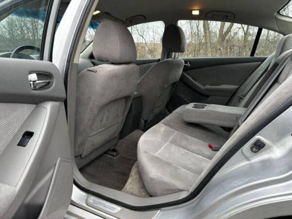2007 Nissan Altima 2.5 4dr Sedan  •  151,751 miles - Image 4