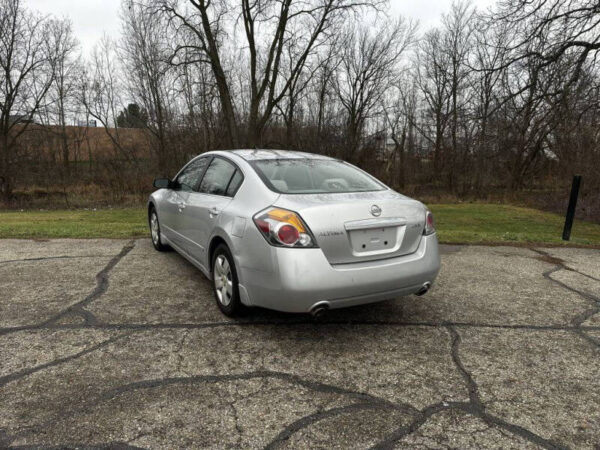 2007 Nissan Altima 2.5 4dr Sedan  •  151,751 miles - Image 13