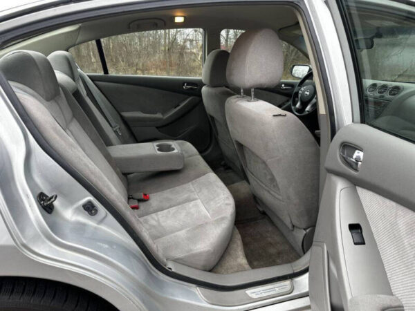 2007 Nissan Altima 2.5 4dr Sedan  •  151,751 miles - Image 11