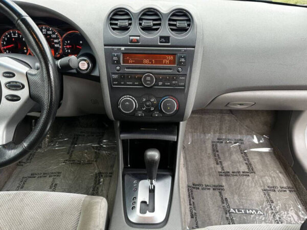 2007 Nissan Altima 2.5 4dr Sedan  •  151,751 miles - Image 9